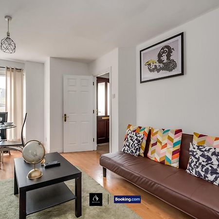 2 Bed House By Boyeilles Apartments Short Lets & Serviced Accommodation Belfast With Balcony & Free Parking Extérieur photo