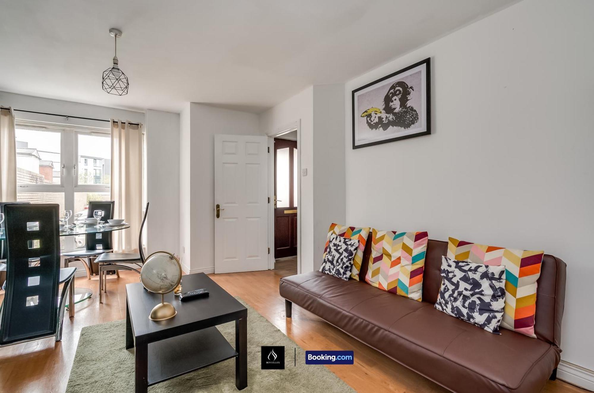 2 Bed House By Boyeilles Apartments Short Lets & Serviced Accommodation Belfast With Balcony & Free Parking Extérieur photo