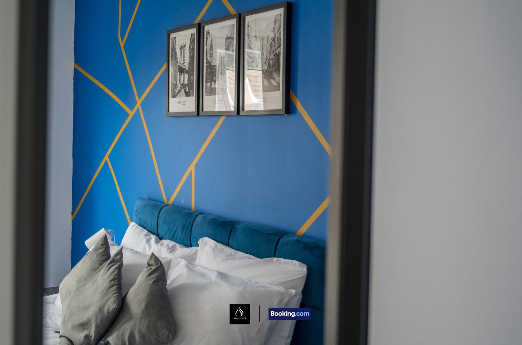 2 Bed House By Boyeilles Apartments Short Lets & Serviced Accommodation Belfast With Balcony & Free Parking Extérieur photo