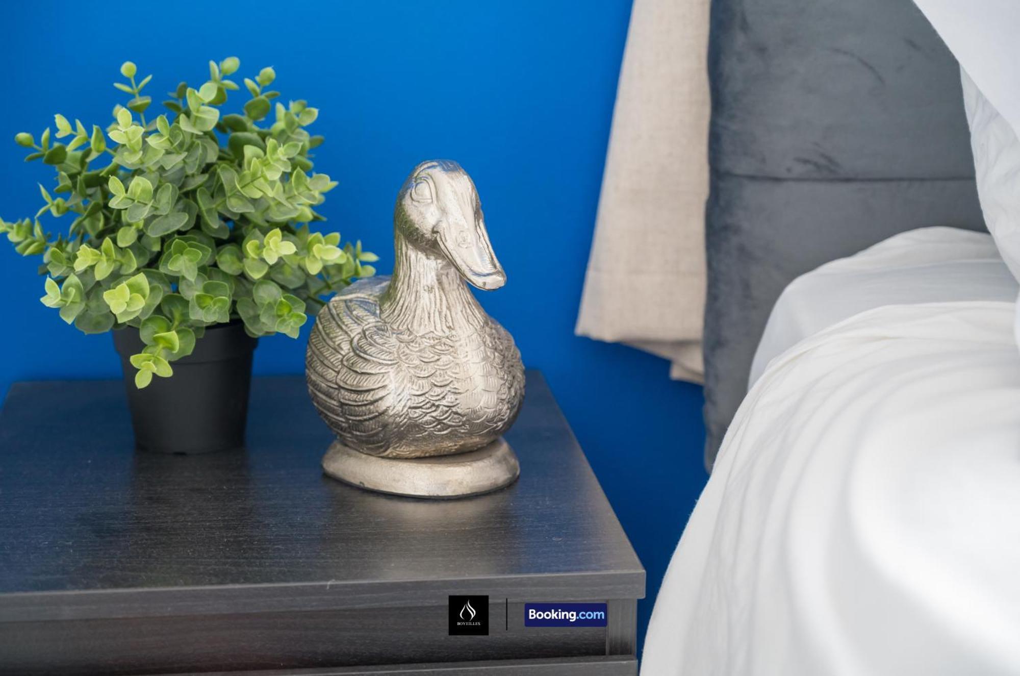 2 Bed House By Boyeilles Apartments Short Lets & Serviced Accommodation Belfast With Balcony & Free Parking Extérieur photo