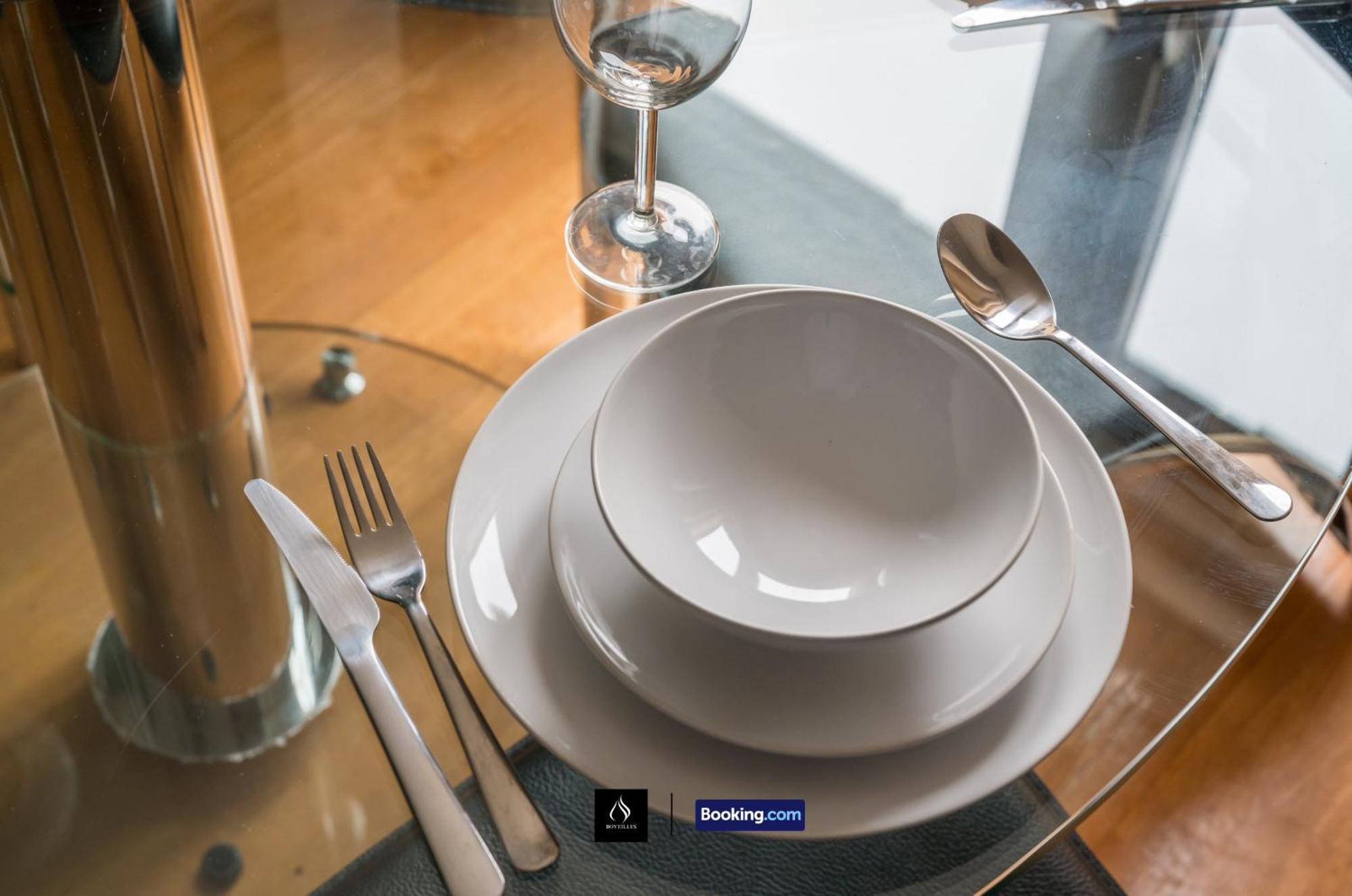 2 Bed House By Boyeilles Apartments Short Lets & Serviced Accommodation Belfast With Balcony & Free Parking Extérieur photo
