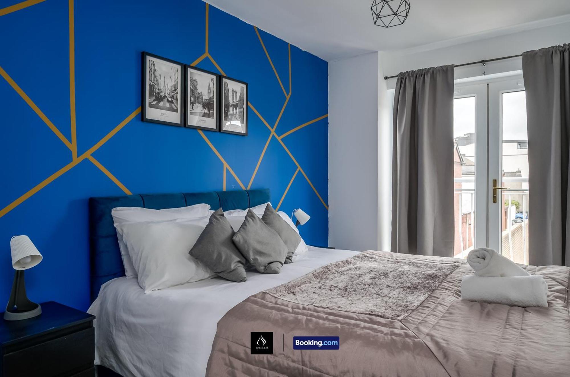 2 Bed House By Boyeilles Apartments Short Lets & Serviced Accommodation Belfast With Balcony & Free Parking Extérieur photo